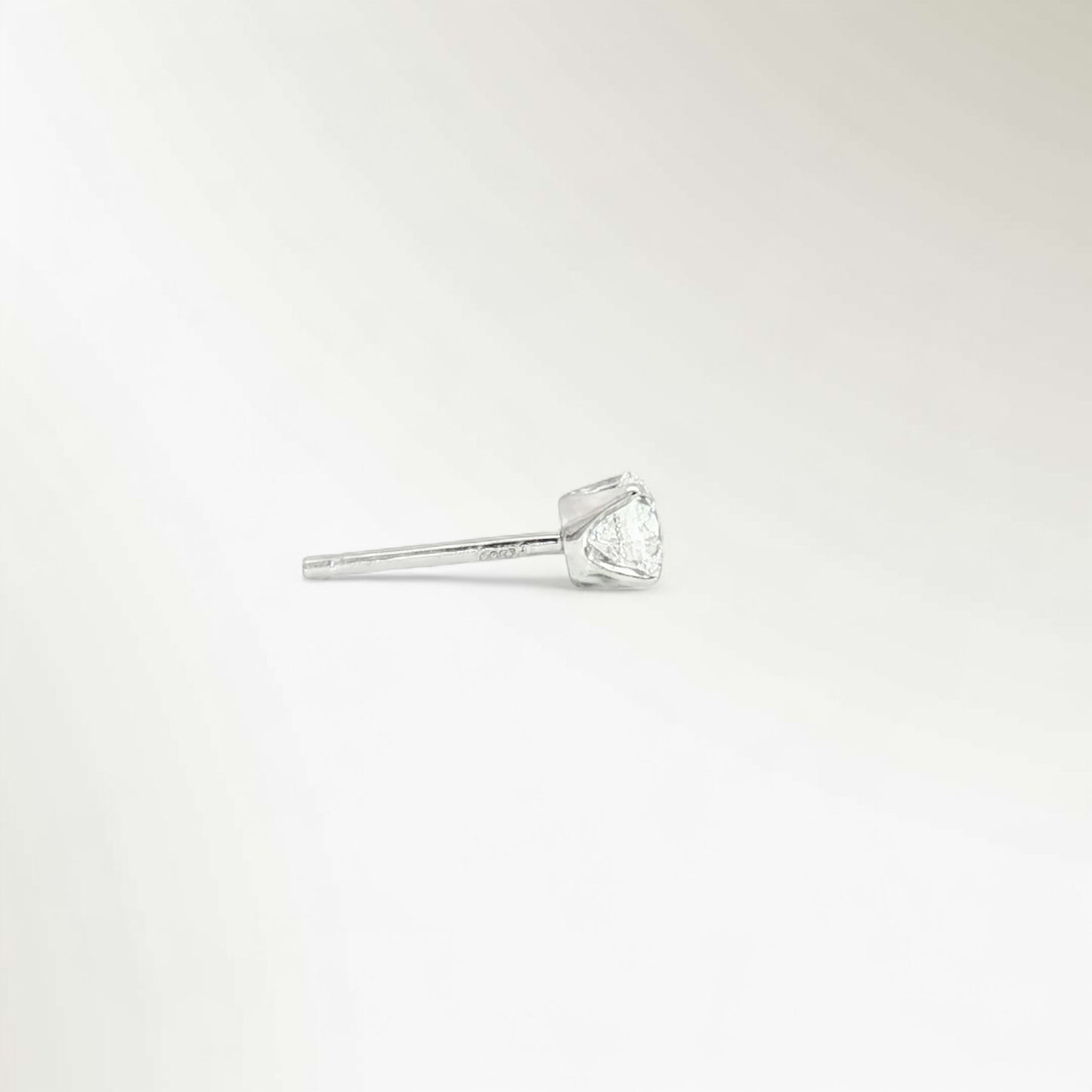 SIRIUS SOLITAIRE PIERCED EARRINGS 0.6ct